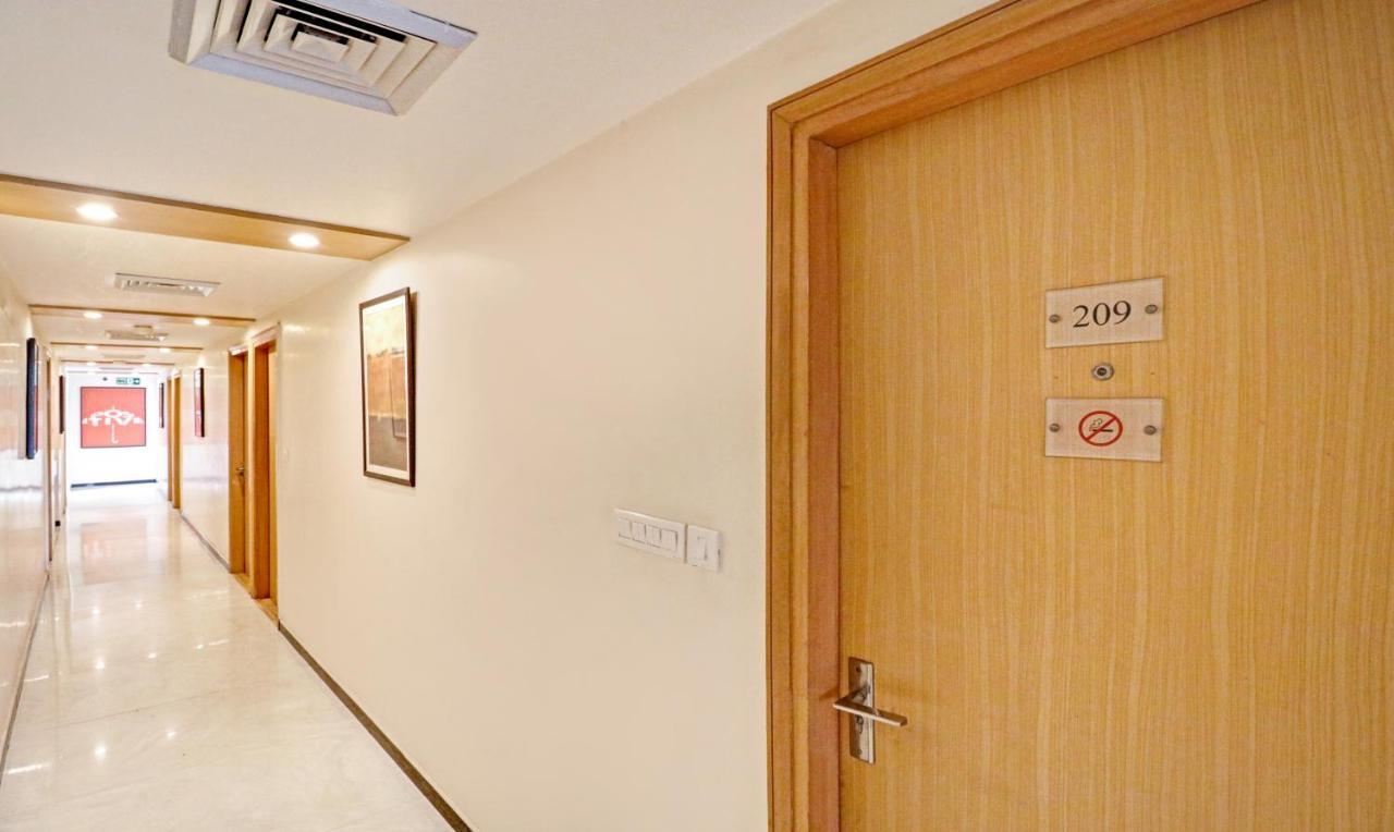 Treebo Galaxy Rooms Új-Delhi Kültér fotó